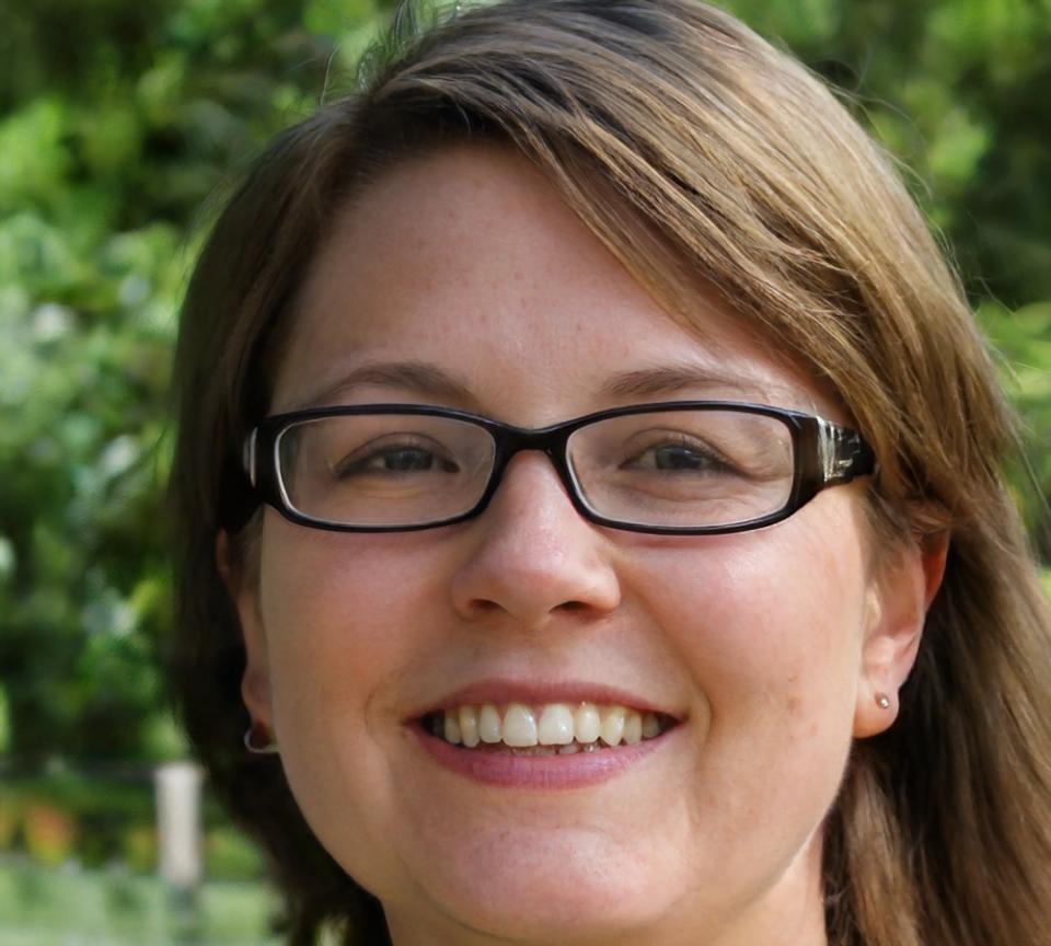 Elena Marinova, Portfolio Strategy Expert